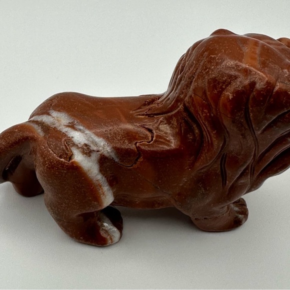 Red Jasper and Quartz Lion Crystal Carving - Picture 4 of 7